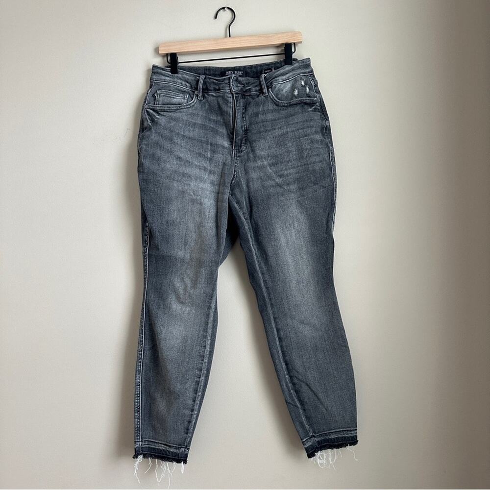 Judy Blue Gray Distressed Skinny Jeans Women’s Size 14W High Rise Raw Hem